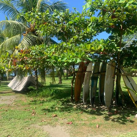 Hotel Miguel Surf Camp à Quepos Extérieur photo