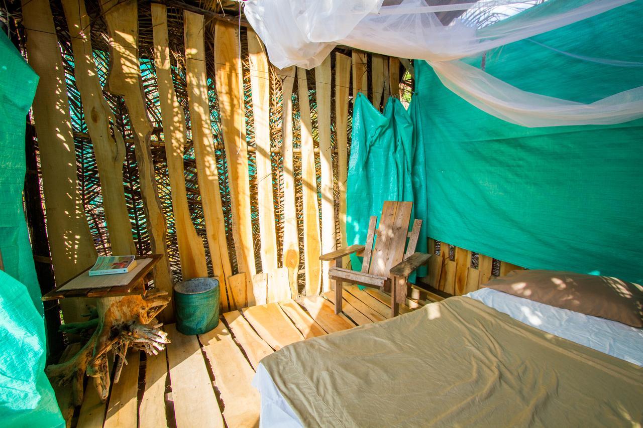 Hotel Miguel Surf Camp à Quepos Extérieur photo