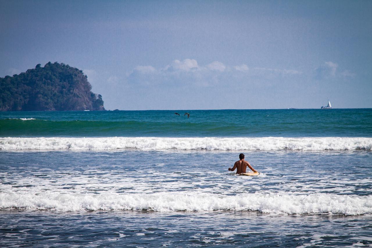 Hotel Miguel Surf Camp à Quepos Extérieur photo